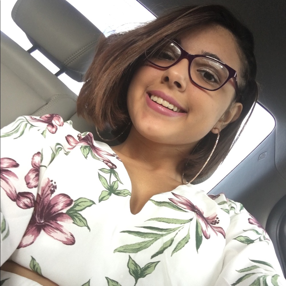 Meet your Posher, Alexis